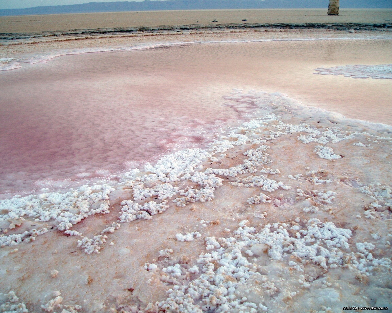 Соленое озеро в Тунисе