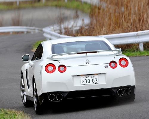 Nissan GT-R (97 wallpapers)