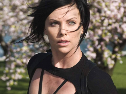 Charlize Theron HQ (70 wallpapers)