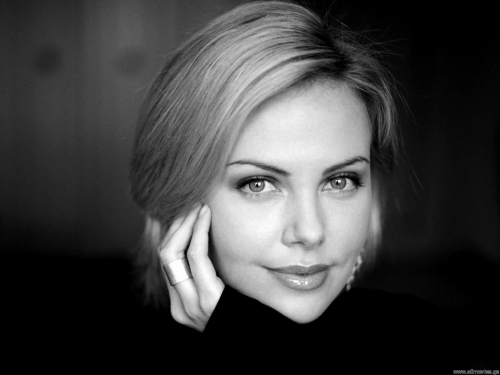 Charlize Theron (85 wallpapers)