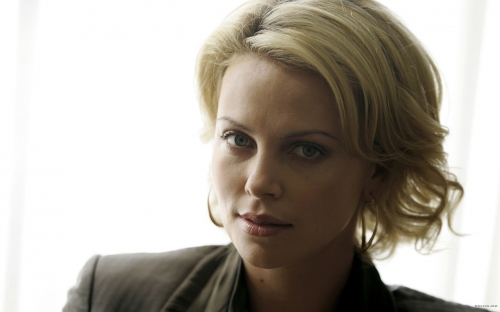 Charlize Theron (72 wallpapers)