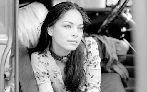 Kristin Kreuk (62 wallpapers)