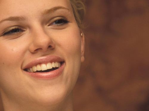 Scarlett Johansson (150 wallpapers)