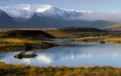 Reflection of mountains in the water (40 wallpapers)