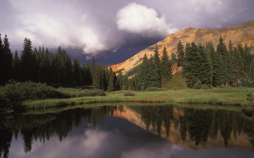 Reflection of mountains in the water (40 wallpapers)