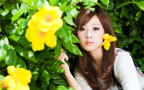 Beautiful Asian Girls (160 wallpapers)