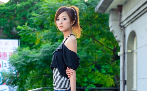 Beautiful Asian Girls (160 wallpapers)