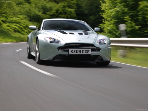 Aston Martin V12 Vantage (42 wallpapers)