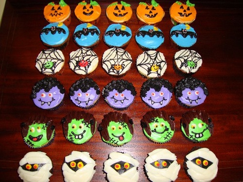 Scary Halloween cakes (454 wallpapers)